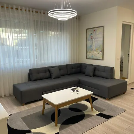 Fantastic 8th Floor * Tirana